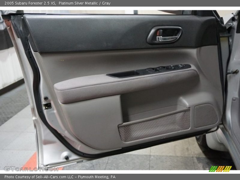 Platinum Silver Metallic / Gray 2005 Subaru Forester 2.5 XS