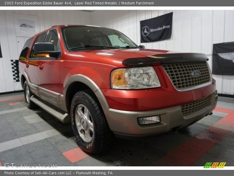 Front 3/4 View of 2003 Expedition Eddie Bauer 4x4