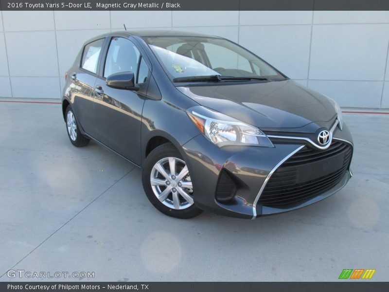 Front 3/4 View of 2016 Yaris 5-Door LE