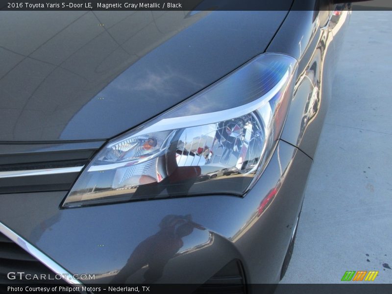 Magnetic Gray Metallic / Black 2016 Toyota Yaris 5-Door LE