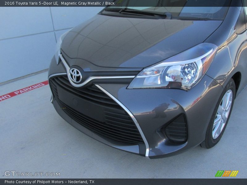 Magnetic Gray Metallic / Black 2016 Toyota Yaris 5-Door LE