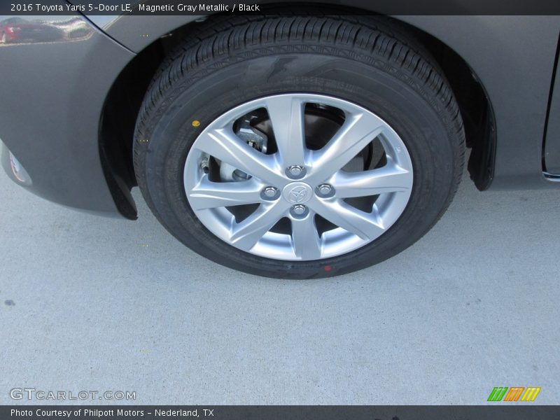 Magnetic Gray Metallic / Black 2016 Toyota Yaris 5-Door LE