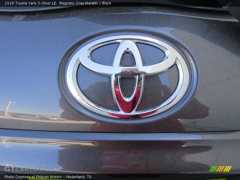 Magnetic Gray Metallic / Black 2016 Toyota Yaris 5-Door LE