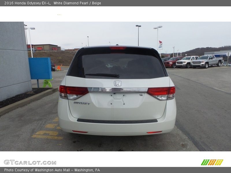 White Diamond Pearl / Beige 2016 Honda Odyssey EX-L