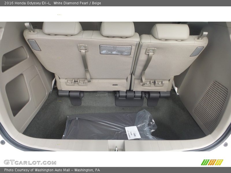 White Diamond Pearl / Beige 2016 Honda Odyssey EX-L