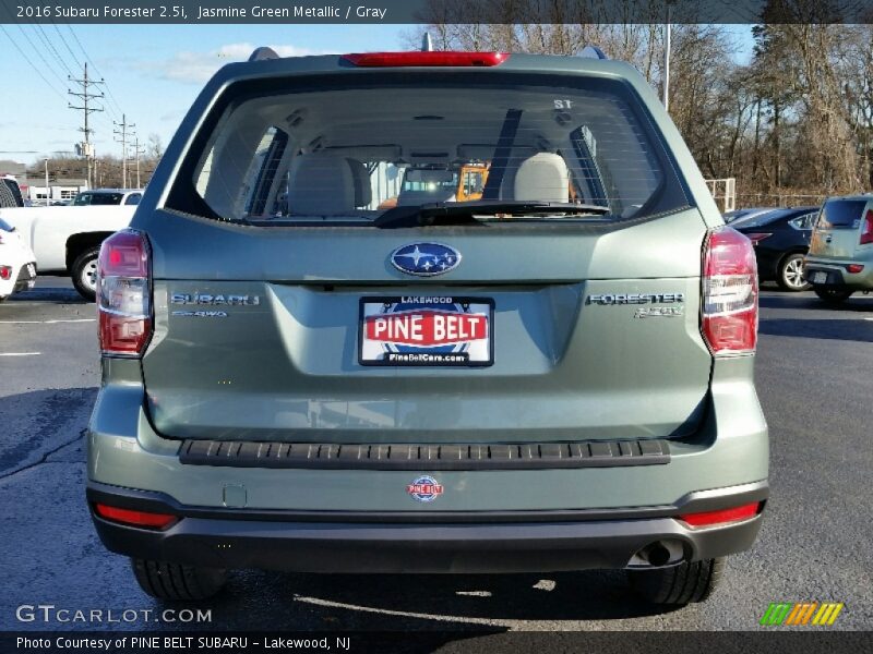 Jasmine Green Metallic / Gray 2016 Subaru Forester 2.5i