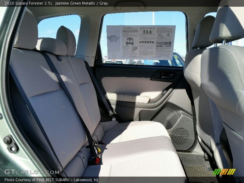 Jasmine Green Metallic / Gray 2016 Subaru Forester 2.5i
