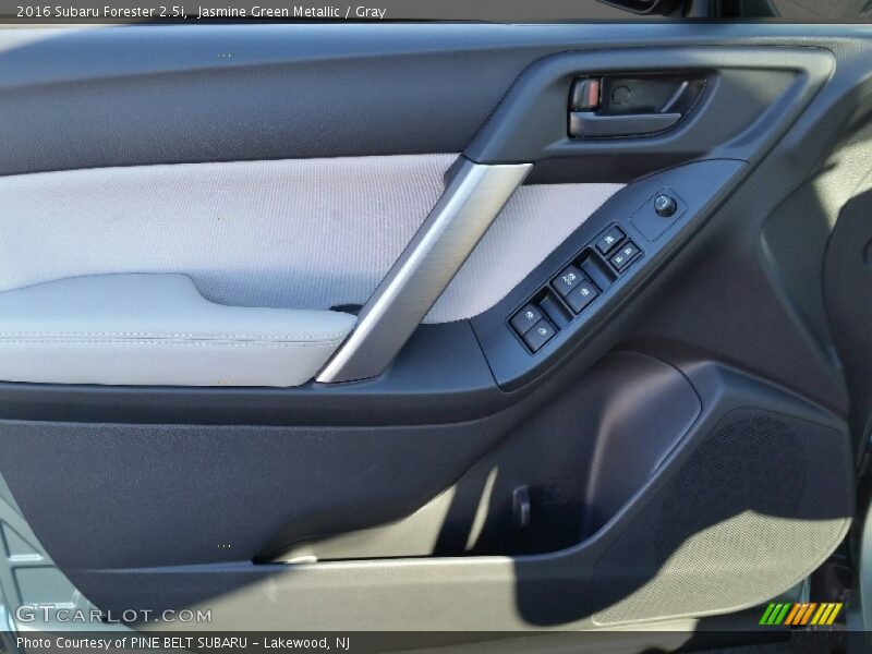 Jasmine Green Metallic / Gray 2016 Subaru Forester 2.5i