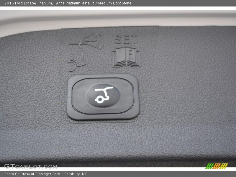 White Platinum Metallic / Medium Light Stone 2016 Ford Escape Titanium