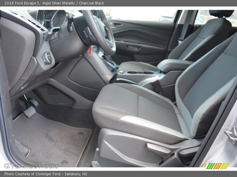 Ingot Silver Metallic / Charcoal Black 2016 Ford Escape S