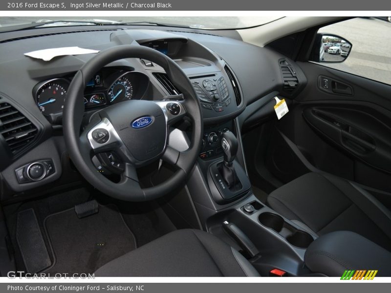 Ingot Silver Metallic / Charcoal Black 2016 Ford Escape S