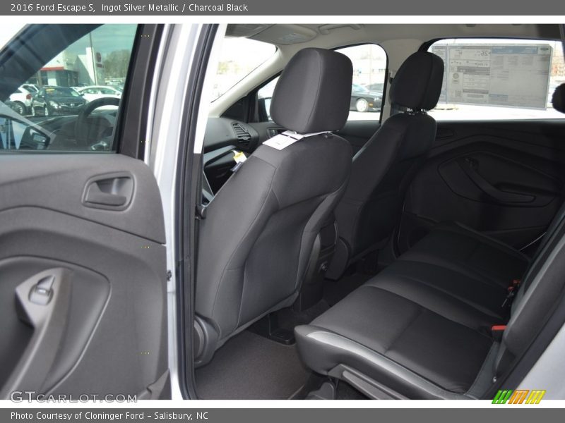 Ingot Silver Metallic / Charcoal Black 2016 Ford Escape S