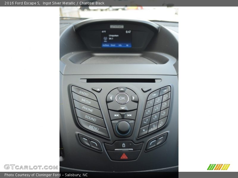 Ingot Silver Metallic / Charcoal Black 2016 Ford Escape S