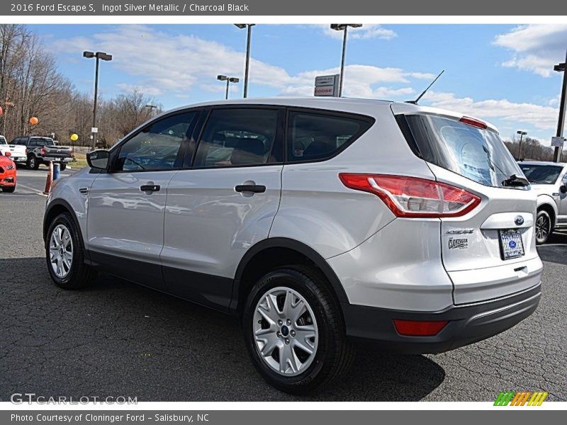 Ingot Silver Metallic / Charcoal Black 2016 Ford Escape S