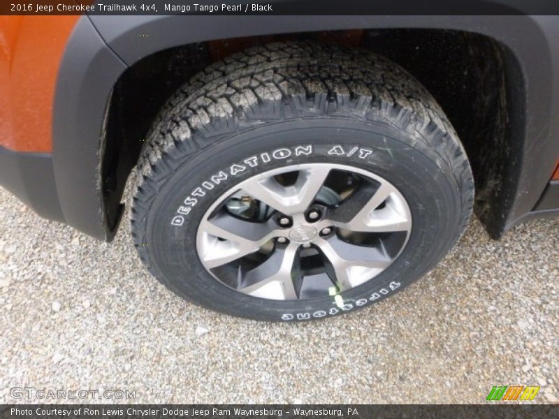Mango Tango Pearl / Black 2016 Jeep Cherokee Trailhawk 4x4
