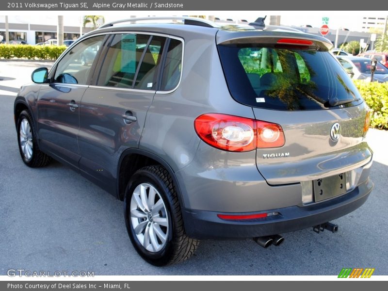Alpine Gray Metallic / Sandstone 2011 Volkswagen Tiguan SE