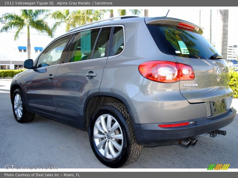 Alpine Gray Metallic / Sandstone 2011 Volkswagen Tiguan SE