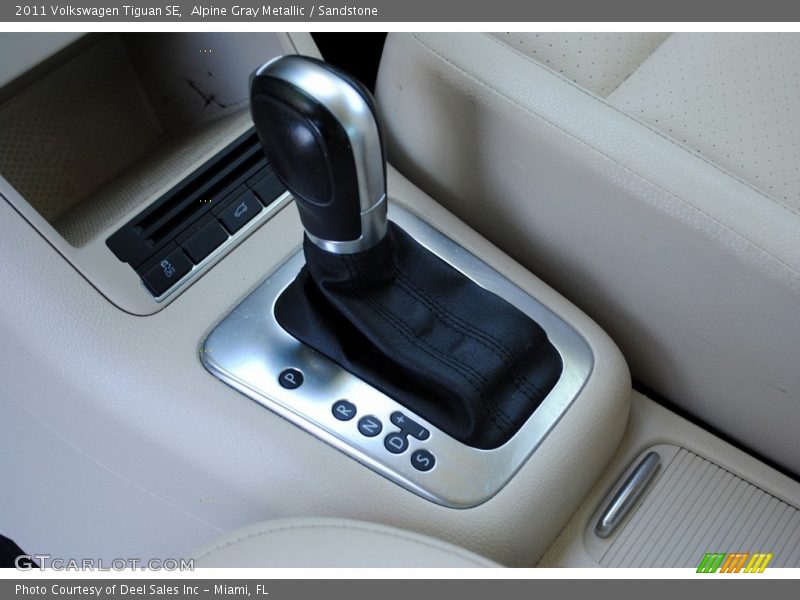 Alpine Gray Metallic / Sandstone 2011 Volkswagen Tiguan SE