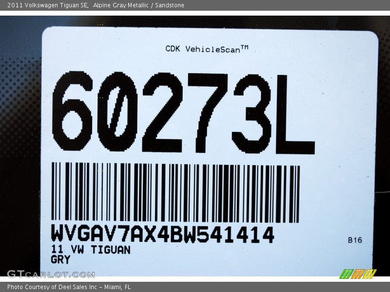 Alpine Gray Metallic / Sandstone 2011 Volkswagen Tiguan SE