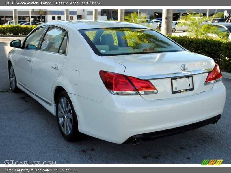 Blizzard White Pearl / Ivory 2011 Toyota Avalon Limited