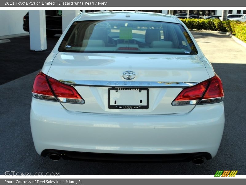 Blizzard White Pearl / Ivory 2011 Toyota Avalon Limited