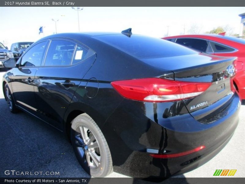 Black / Gray 2017 Hyundai Elantra SE
