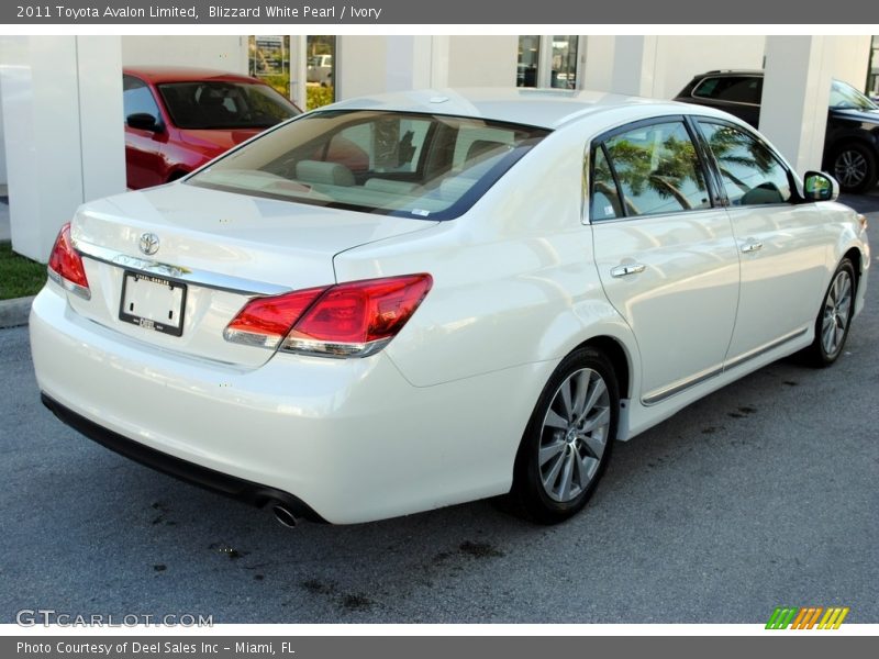 Blizzard White Pearl / Ivory 2011 Toyota Avalon Limited