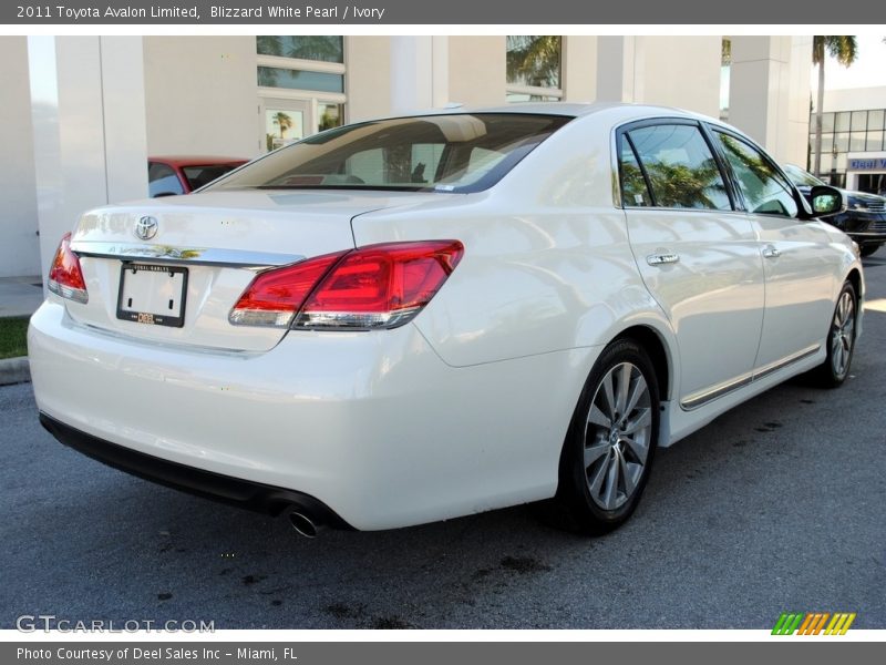 Blizzard White Pearl / Ivory 2011 Toyota Avalon Limited