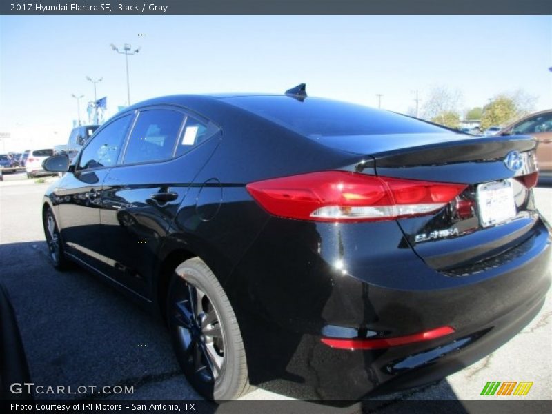 Black / Gray 2017 Hyundai Elantra SE