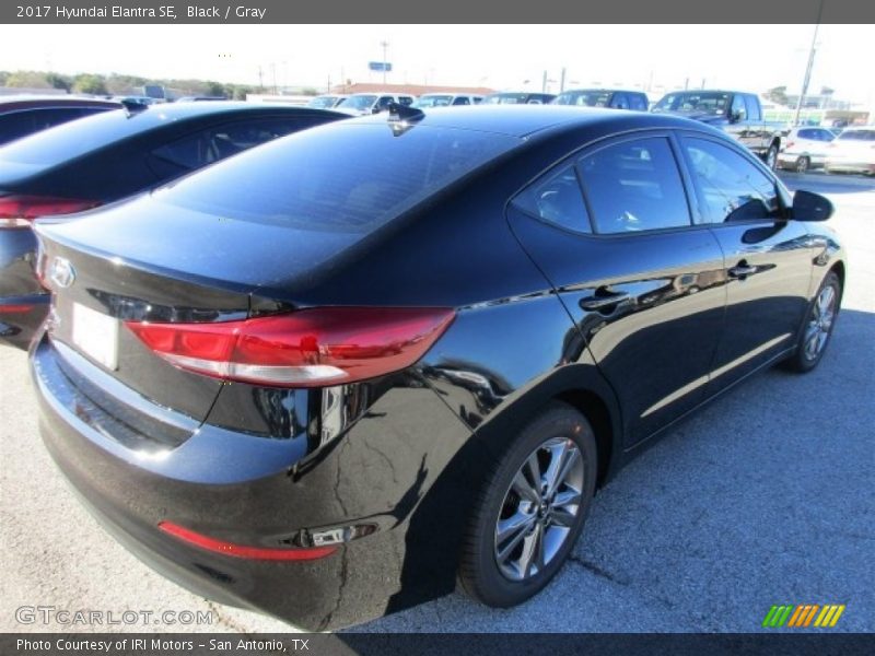 Black / Gray 2017 Hyundai Elantra SE