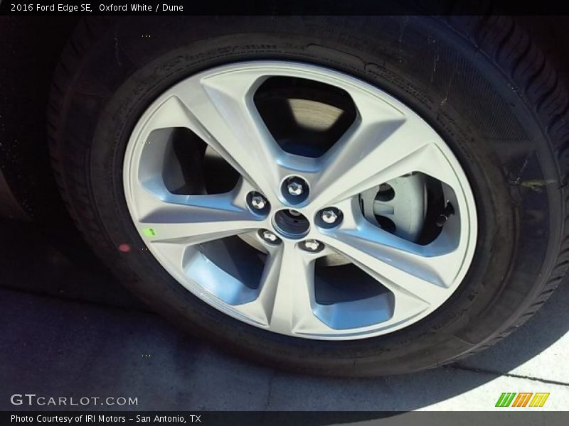 Oxford White / Dune 2016 Ford Edge SE