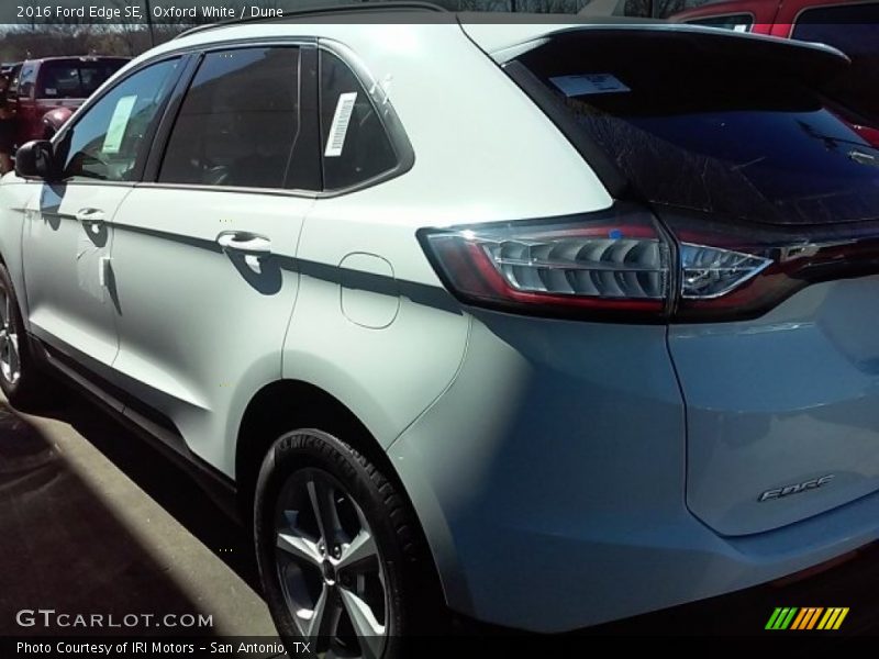 Oxford White / Dune 2016 Ford Edge SE