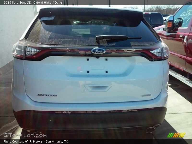 Oxford White / Dune 2016 Ford Edge SE