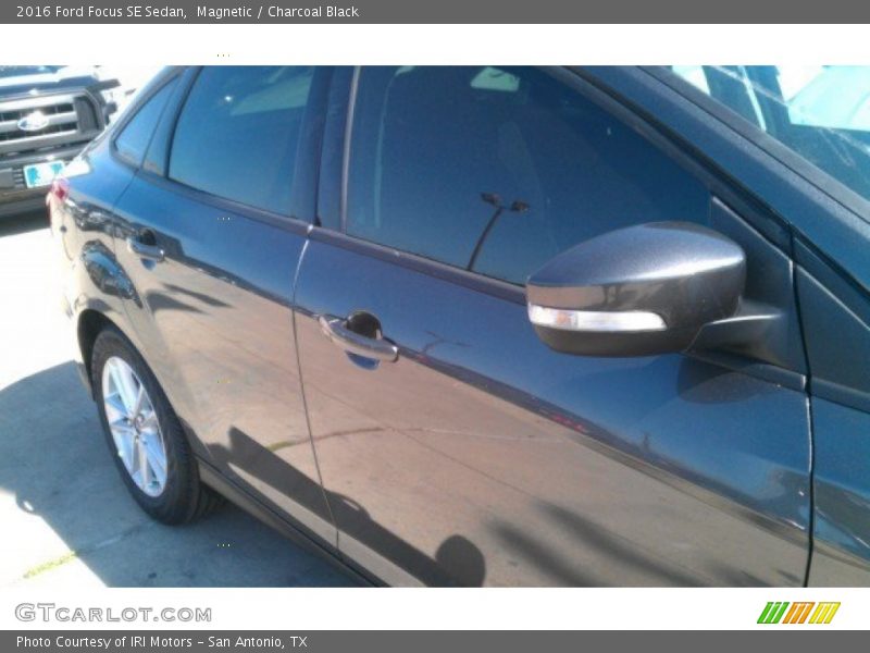 Magnetic / Charcoal Black 2016 Ford Focus SE Sedan