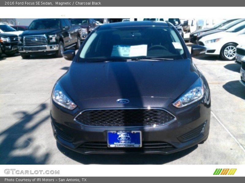 Magnetic / Charcoal Black 2016 Ford Focus SE Sedan