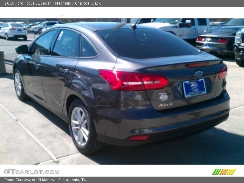 Magnetic / Charcoal Black 2016 Ford Focus SE Sedan