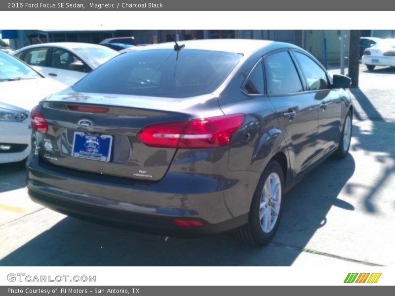 Magnetic / Charcoal Black 2016 Ford Focus SE Sedan