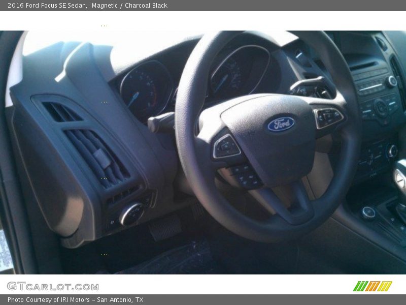 Magnetic / Charcoal Black 2016 Ford Focus SE Sedan