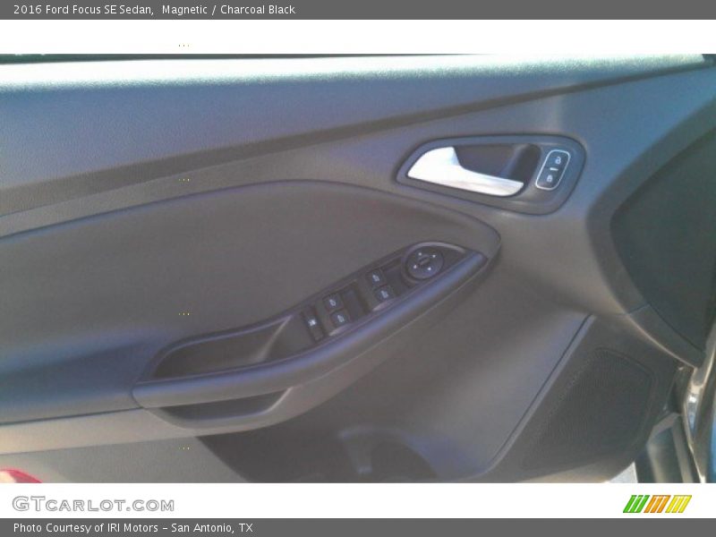 Magnetic / Charcoal Black 2016 Ford Focus SE Sedan