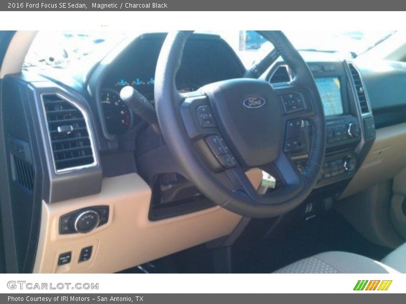 Magnetic / Charcoal Black 2016 Ford Focus SE Sedan