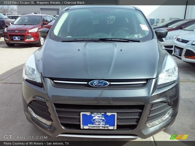 Magnetic Metallic / Charcoal Black 2016 Ford Escape SE