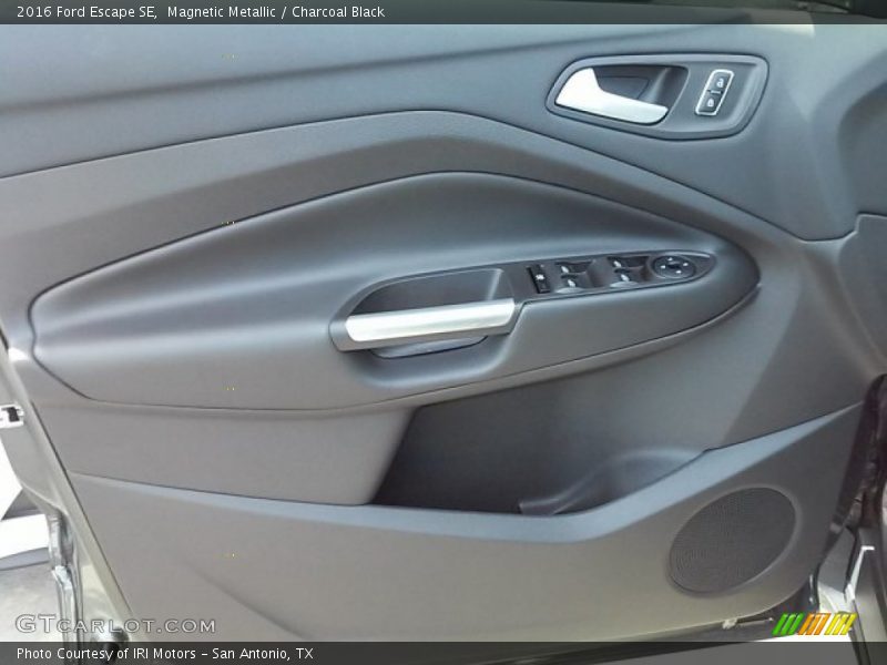 Magnetic Metallic / Charcoal Black 2016 Ford Escape SE