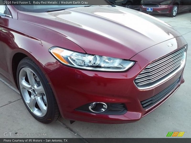 Ruby Red Metallic / Medium Earth Gray 2016 Ford Fusion S