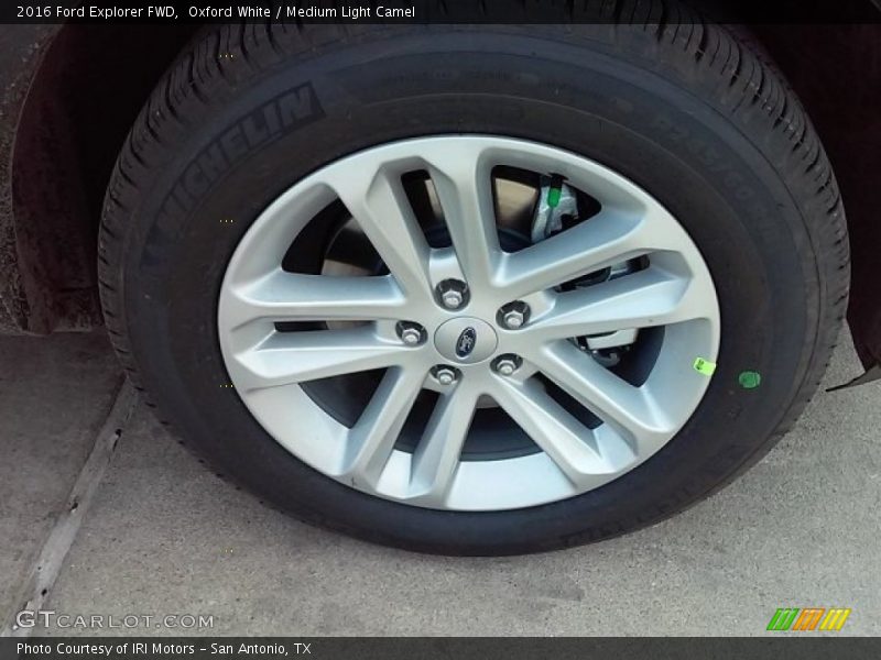 Oxford White / Medium Light Camel 2016 Ford Explorer FWD