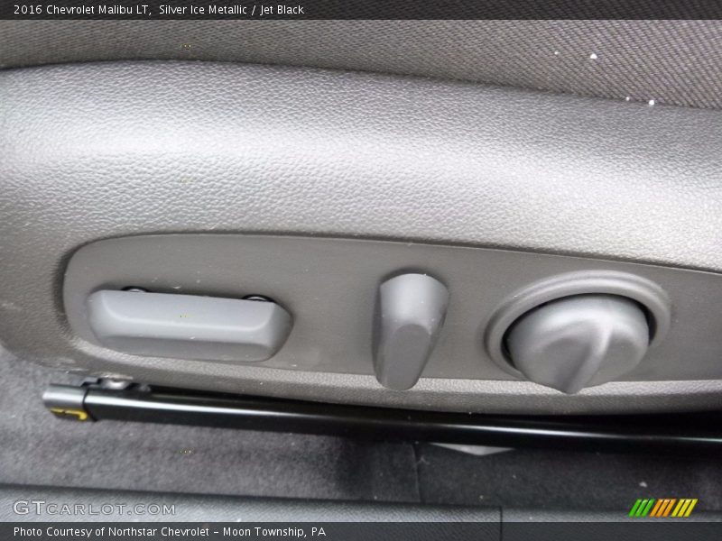 Silver Ice Metallic / Jet Black 2016 Chevrolet Malibu LT