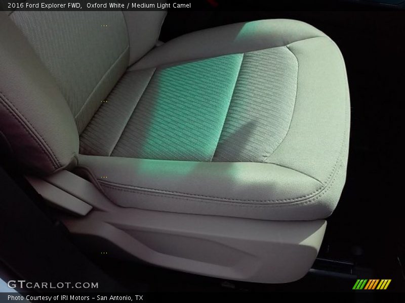 Oxford White / Medium Light Camel 2016 Ford Explorer FWD