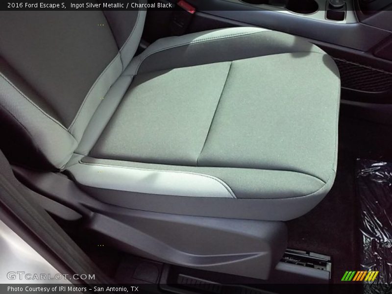 Ingot Silver Metallic / Charcoal Black 2016 Ford Escape S