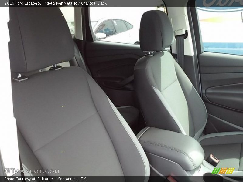 Ingot Silver Metallic / Charcoal Black 2016 Ford Escape S