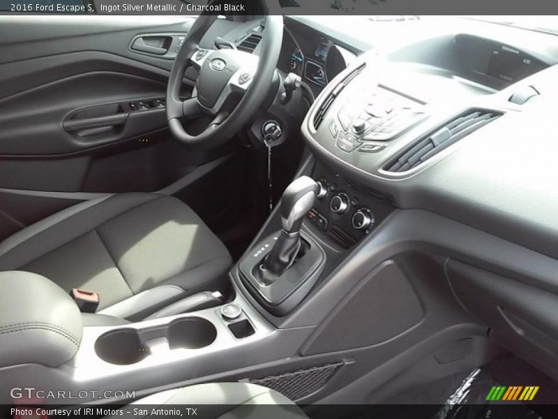 Ingot Silver Metallic / Charcoal Black 2016 Ford Escape S