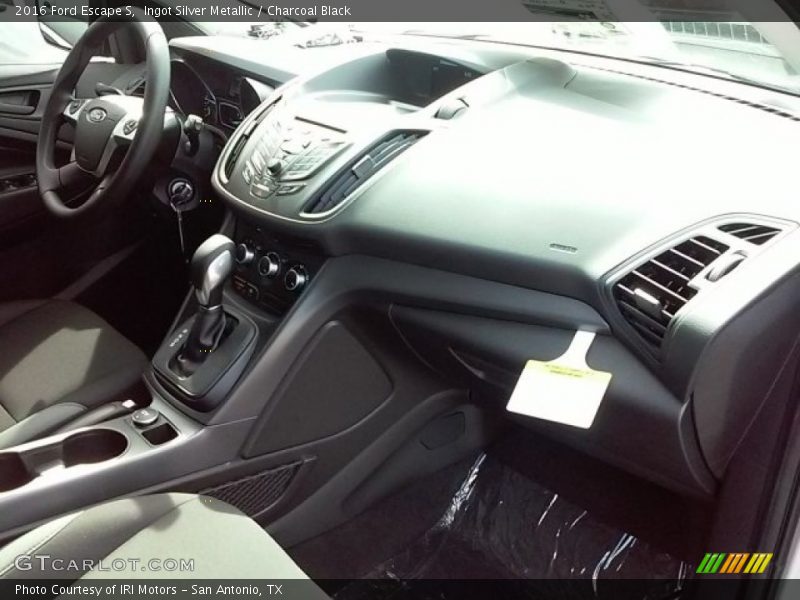 Ingot Silver Metallic / Charcoal Black 2016 Ford Escape S